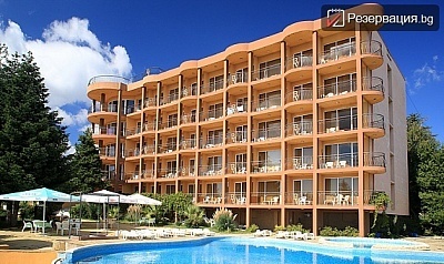 Летен отдих за двама на Златни пясъци. Нощувка за двама на база All Inclusive + ползване на басейн, шезлонг и чадър - цена 53.20лв. на човек