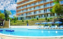  All Inclusive light + басейн само за 29.50 лв. в Хотел Вежен, к.к. Чайка, Златни пясъци. 