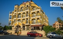Цяло лято на море в Лозенец! Нощувка със закуска за до четирима + басейн и шезлонг, от Хотел Луксор на 50 м. от плажа