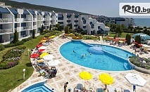 Късно лято в Свети Влас на 50м. от плажа! Нощувка на база All Inclusive + басейн, чадъри и шезлонги и Безплатно за дете до 12 г., от Хотел Синева Парк 4*