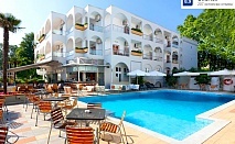 Kronos Hotel в Платамонас, Гърция: Нощувка със закуска и вечеря за двама + басейн