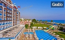 Last Minute почивка край Анталия! 7 нощувки на база All Inclusive в Хотел Azur Resort & SPA*****, плюс самолетен транспорт от Варна