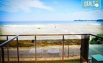 Лятна почивка на море на първа линия в хотел Престиж Сити 2*, Приморско! Нощувка със закуска, басейн, шезлонг и чадър, безплатно за дете до 11.99 г.