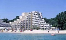 Лято 2017 в Албена, първа линия, all inclusive лед 28.08 с чадър и шезлонг на плажа пред хотел Мура