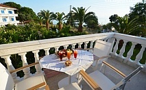  Май и юни на 20м. от морето в хотел Paraktio, Неа Каликратия, Гърция! Нощувка в студио за двама, трима или четирима 
