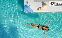 Майски празници в Нея Потидея, Гърция! 3 нощувки със закуски и вечери в Portes Lithos Luxury Resort +  открит плувен басейн, шезлонг и чадър на плажа, от Мисис Травъл