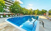  Минерални басейни и СПА + безплатно дете до 12г. в хотел Сана Спа, Хисаря! 2+ нощувки за на човек със закуски 