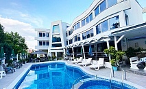  Море 2023! Нощувка на човек със закуска или закуска и вечеря + басейн и паркинг в хотел Ариана, Лозенец. 