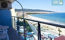 03.07. - 25.08. на море на първа линия  в хотел Палас 3*, Слънчев бряг! Нощувка със закуска и вечеря, басейн, безплатно 1 дете до 11.99 г