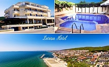 Нощувка с басейн в хотел Лариса, Свети Влас - само 200м от плажа