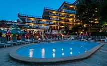  Нощувка на човек на база All Inclusive в хотел Градина, Златни пясъци. БОНУС: чадър + 2 шезлонга на плаж Ривиера. Дете до 12.99г. - БЕЗПЛАТНО! 