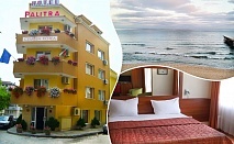  Нощувка на човек в хотел Палитра, Варна 