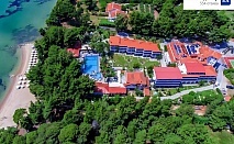  На първа линия в Porfi Beach Hotel, Никити, Гърция! Нощувка за ДВАМА със закуска и възможност за вечеря + басейн 