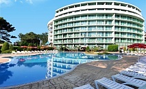  На първа линия в Слънчев бряг! Нощувка за ДВАМА на база All Inclusive + 2 басейна в хотел Цезар Палас****. Дете до 11.99г. БЕЗПЛАТНО! 