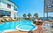  На първа линия в Xenios Possidi Paradise Hotel****, Посиди, Гърция! Нощувка за ДВАМА със закуска и вечеря + басейн 