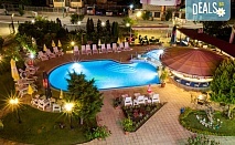Почивайте през лятото в хотел Съни 3*, Созопол! Нощувка със закуска, ползване на басейн, шезлонг и чадър, безплатно за дете до 1.99г.