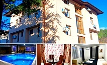 Почивка в Къща за гости Стиляна в Девин: закуски, обеди, вечери, басейн и релакс