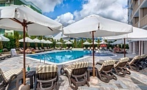 почивка на метри от северният плаж в Приморско - хотел Сиена Палас ****! Нощувка със закуска в лукс помещения + чадър и шезлонг на басейна!!!