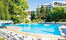 Почивка на първа линия в Албена от 22.06 до 1.07 и от 26.08 до 6.09! All Inclusive нощувка + басейн, 2 шезлонга и 1 чадър на плажа, от Хотел Сенди Бийч 4*