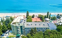  Почивка в Златни пясъци на 30м. от плажа! Нощувка на човек на база All Inclusive + басейн в хотел Палм Бийч 