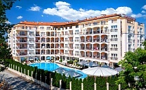  Ранни записвания за море 2023! Нощувка за трима в апартамент на база All Inclusive + басейн от хотел Авеню Делукс****, Слънчев бряг 