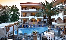  Ранни записвания на 300м. от плажа в Ханиоти! 2+ нощувки със закуски на човек + басейн в Hotel Calypso, Касандра, Гърция 