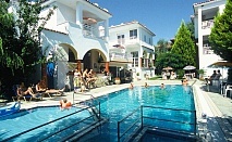  Ранни записвания на 80м. от плажа в Hotel Melissa Gold Coast**, Псакудия, Гърция! Нощувка на човек + басейн. Дете до 6г. безплатно! 