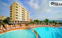 Ранни записвания за почивка на първа линия в Приморско! Нощувка на база All Inclusive + 3 външни басейна, чадъри и шезлонги и Безплатно настаняване на дете до 13.99г., от Хотел Перла Бийч I на 20м. от Северния плаж