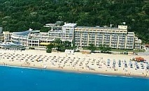 ТОП оферта с чадър и шезлонг на плажа, Ultra All Inclusive цена на човек след 28.08 в Грифид Енканто Бийч, Зл. пясъци