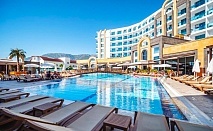  Ultra All Inclusive на 150м. от плажа в Алания, Турция! Автобусен транспорт + 7 нощувки на човек + басейни и водни пързалки в THE LUMOS DELUXE 5*. Дете до 12.99 г. БЕЗПЛАТНО! 