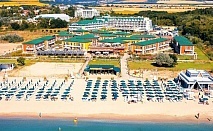 5-звездна почивка в Кранево през ТОП Сезон! All Inclusive нощувка + шезлонг и чадър на плажа и външен басейн с водна пързалка и басейн с минерална вода, от ECO Therma Village 5*