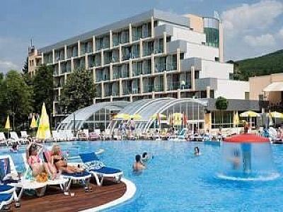 All inclusive с Аквапарк, чадър и шезлонг на плажа в Албена цена на човек от 25.08 в Ралица Супериор