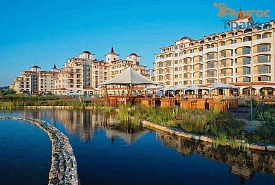 All Inclusive с чадър и шзелонги на плажа в Обзор - Сънрайз Ол Суитс хотел