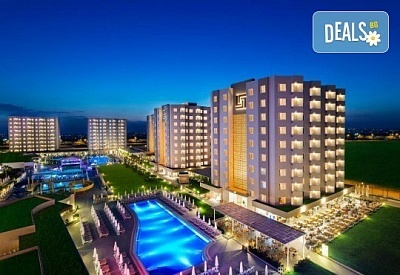 All Inclusive в Grand Park Lara 4*, Лара, Анталия! 7 нощувки, басейни, водни пързалки, собствен плаж и транспорт от Belprego Travel