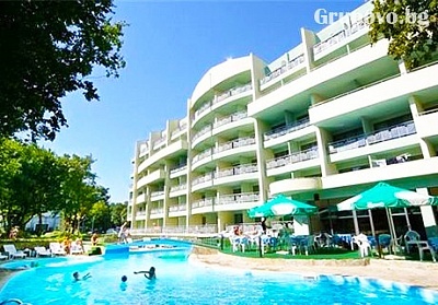  All Inclusive light + басейн само за 33.50 лв. в Хотел Перуника***, Златни пясъци на 150м от плажа 