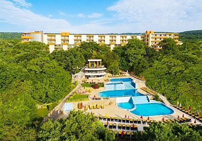 All inclusive нощувка на човек + 4 басейна и СПА пакет от хотел Сънрайз 4****, Златни пясъци