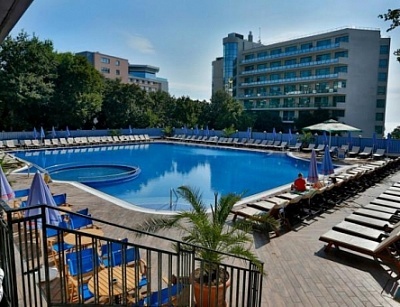 All Inclusive почивка в Хотел София 4* в Златни Пясъци! Цени на човек + ползване на басейн, чадър и шезлонг около него!