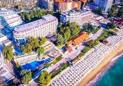  От 8 до 15 Август: Нощувка на човек на база All inclusive + басейни и анимация в хотел Калиакра Палас****, на 1-ва линия в Златни Пясъци 