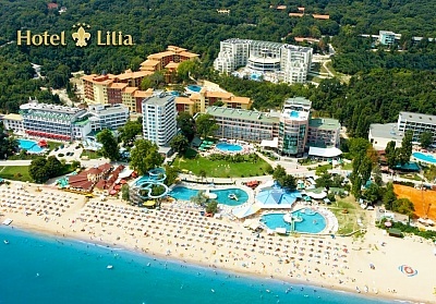  20-31 Август: На ПЪРВА ЛИНИЯ в Златни пясъци. Нощувка на човек на база All inclusive + басейн в хотел Лилия**** 