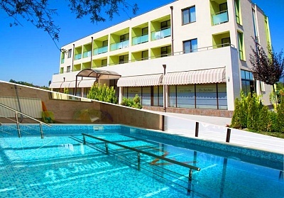 Балнео оферта в Павел Баня с лечение и минерален басейн