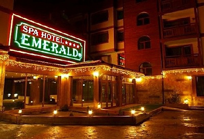 БАНСКО, HOTEL EMERALD 4* /до лифтa/: нощувка със закуска и ВЕЧЕРЯ + басейн, сауна, парна баня, и джакузи само за 48 лв. на ЧОВЕК