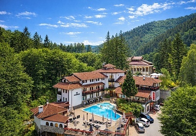 Семейна почивка в хотел Алфарезорт, с минерален басейн в Чифлика