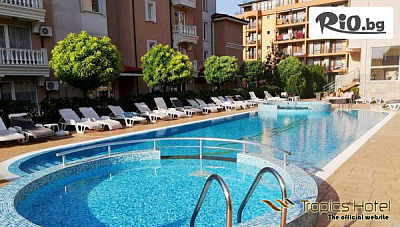 Цяло лято на метри от плажа в Свети Влас! Ultra All Inclusive нощувка + джакузи и басейн, чадър, шезлонг, от Хотел Тропикс