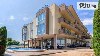 Цяло лято на море в Черноморец! Нощувка със закуска за до четирима + басейн, от Апартхотел Роял Марина Бийч
