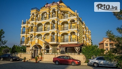 Цяло лято на море в Лозенец! Нощувка със закуска за до четирима + басейн и шезлонг, от Хотел Луксор на 50 м. от плажа