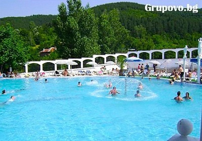 Цяло лято нощувка със закуска + огромен басейн и СПА само за 24 лв. в комплекс Фантазия край Пазарджик.
