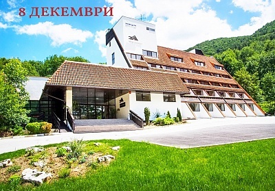 8 декември в Етрополе! Нощувка на човек със закуска и празнична вечеря в хотел Еверест