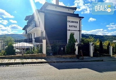 Делнична ваканция в сърцето на Стара планина и възрожденска Трявна от Семеен хотел Бела 3*! Нощувка със закуска, детски кът, интернет и паркинг, безплатно за деца до 5.99 г.;
