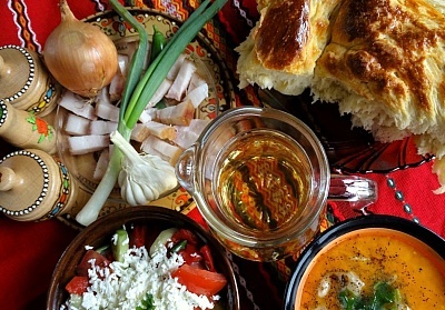  Еднодневна екскурзия за празника на сланината и греяната ракия в Априлци + посещение на Троянски манастир и Орешак 