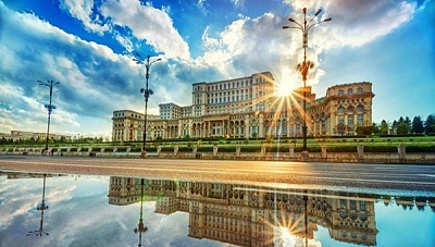 Екскурзия до Букурещ през пролетта! Нощувка със закуска + автобусен транспорт от Варна и Бургас и посещение на SPA център Терме